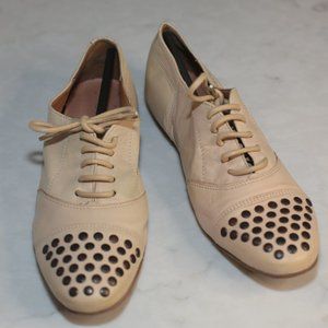 Ladies soft leather flats with laces